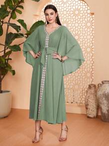 Al Najma 蕾丝拼接 V 领喇叭袖腰带阿拉伯连衣裙 - 綠色 - 查看 6