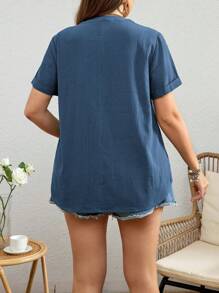 SHEIN LUNE Áo sơ mi công sở dáng rộng cho nữ cỡ lớn có cổ chữ V khoét, trang trí nút và túi cho mùa hè - Màu xanh bụi bặm - Xem 2