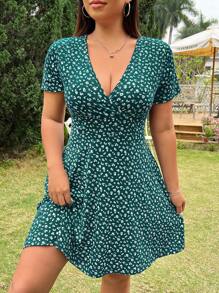 SHEIN EZwear Vestido de línea A estampado floral casual de talla grande para el verano