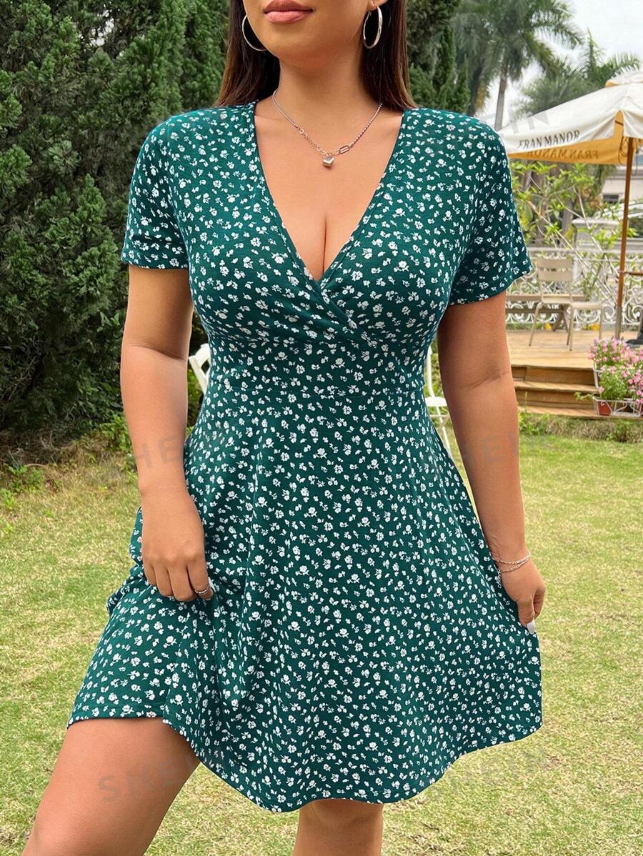 SHEIN EZwear Vestido de línea A estampado floral casual de talla grande para el verano