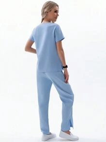 TaskEZ Conjunto de uniforme de enfermera de 2 piezas para mujer con parte superior de cuello en V elástica y fresca, y pantalón cargo, conjunto de uniforme de enfermera de verano con parte superior de manga corta y pantalón dividido - Azul - Ver 2