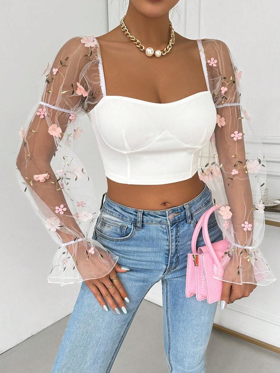 Chiquease Áo crop top ngắn mùa xuân/hè cho nữ có trang trí hoa 3D và tay áo lưới Trumpet - trắng - Xem 1