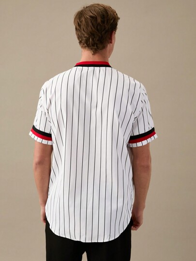 Camisa de cuello de béisbol con paneles de contraste, rayas y gráfico de letras para hombres, de vuelta al colegio
