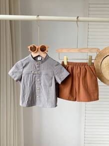 SHEIN Baby Boy Stand Collar Patched Kangaroo Pocket Top Solid Color Shorts 2Pcs/Set