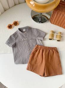 SHEIN Baby Boy Stand Collar Patched Kangaroo Pocket Top Solid Color Shorts 2Pcs/Set