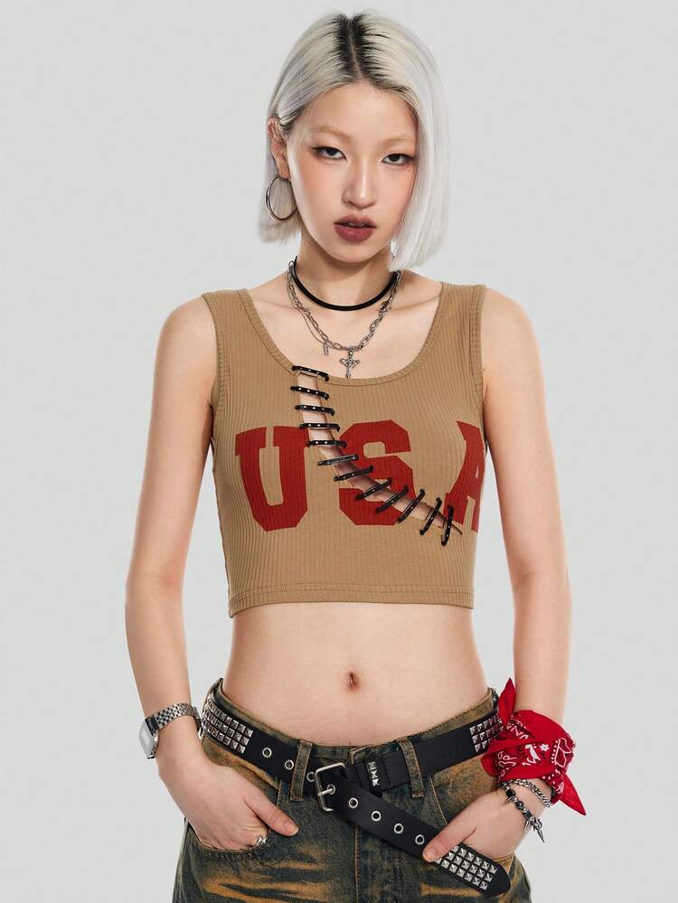 Letter Print Tank Top With Brooch Decoration