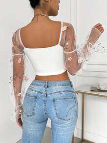 Chiquease Áo crop top ngắn mùa xuân/hè cho nữ có trang trí hoa 3D và tay áo lưới Trumpet - trắng - Xem 2