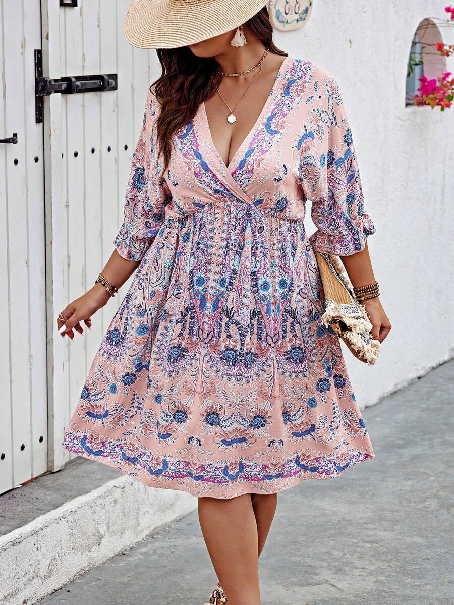 SHEIN Holidaya Plus Size Phong Cách Bohemian Ngẫu Nhiên Có In Surplice Cổ Xù Tay Áo Cho Mùa Xuân Và Mùa Hè - Hồng - Xem 1
