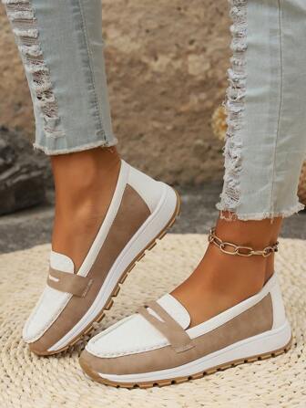 2025秋夏季镂空新款乐福鞋中老年妈妈鞋女平底一脚蹬透气坡跟凉鞋