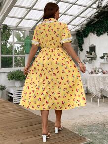 SHEIN Clasi 女士櫻花印花大碼連衣裙，蕾絲修飾裝飾 - 黃色 - 查看 2