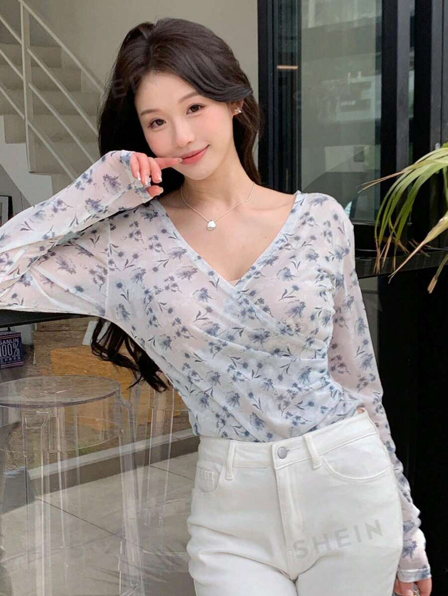 DAZY Blusa casual de manga larga con cuello en V y estampado floral, ropa de otoño para mujer