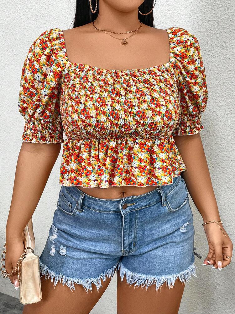 Plus Size Tiny Floral Printed Square Neckline Ruffled Hem Short Sleeve Blouse For Summer Vacation And Casual Wearing