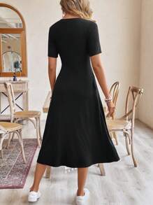 SHEIN Frenchy Women Earthy Clothes Work Women Dresses Mother Day Dress Casual Short-Sleeve Round Neck Summer Black Long Dress,Commute,Office,Old Money,Simple,Minimalist,Summer Dresses For Women