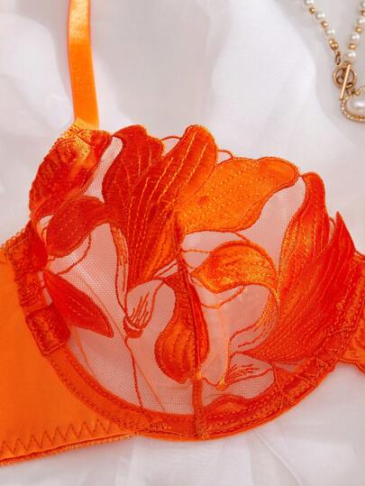 Esselle Women Verleidelijke Lingerie Set Bloemen Geborduurde Underwire, Pieces, BH Slipje view 3