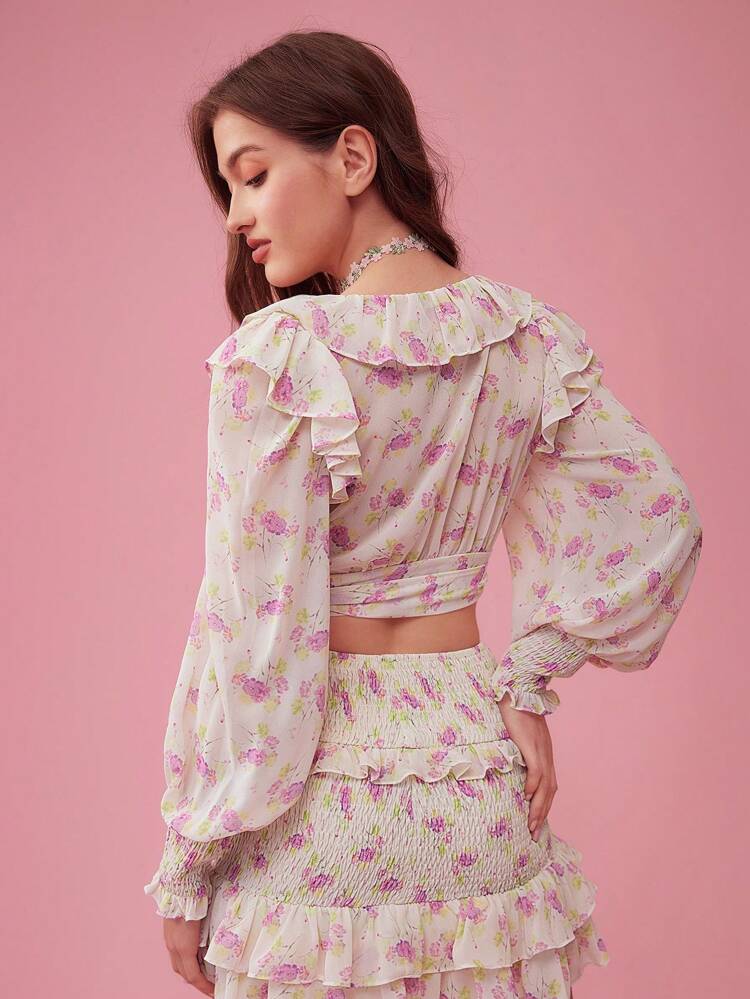 Top curto e envolvente romântico para primavera/verão com estampa floral e laço