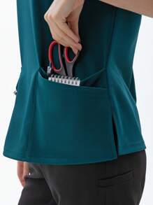 TaskEZ Top de limpieza cruzada con 4 bolsillos para mujer