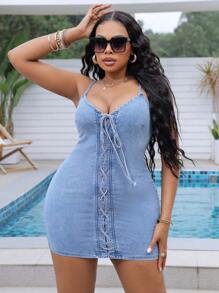 SHEIN SXY Robe en jean grande taille à mini longueur, conception sexy sans manches avec bretelles élastiques et couleur bleue