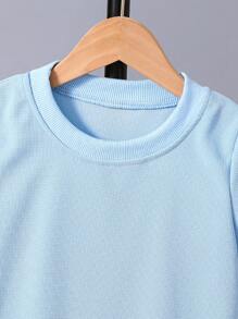 SHEIN Young Boy Summer Set Of Patched Detail Round Neck Short-Sleeved Top And Shorts - Baby Blue - View 3