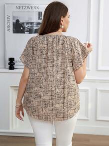 SHEIN PETITE CURVE Camisa casual de manga corta con cuello con cordones, volantes en las mangas y talla grande para usar en primavera y verano, ideal para el Día de Acción de Gracias