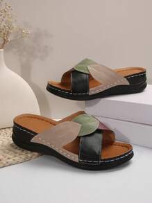 Sandały, najnowsze modne sandały damskie z wzorem liścia, sandały na grubym obcasie z zakrytą cholewką, sandały na grubym obcasie z krzyżującymi się paskami, wsuwane sandały codzienne, wzmocnione szwy, sandały na grubym obcasie na wakacje, letnie podróże, wakacje, swobodne, plażowe, wodoodporne, wytrzymałe, wygodne kapcie