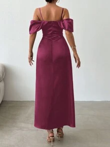 Robe Fendue Satinée Épaule Dénudée Pour Femme