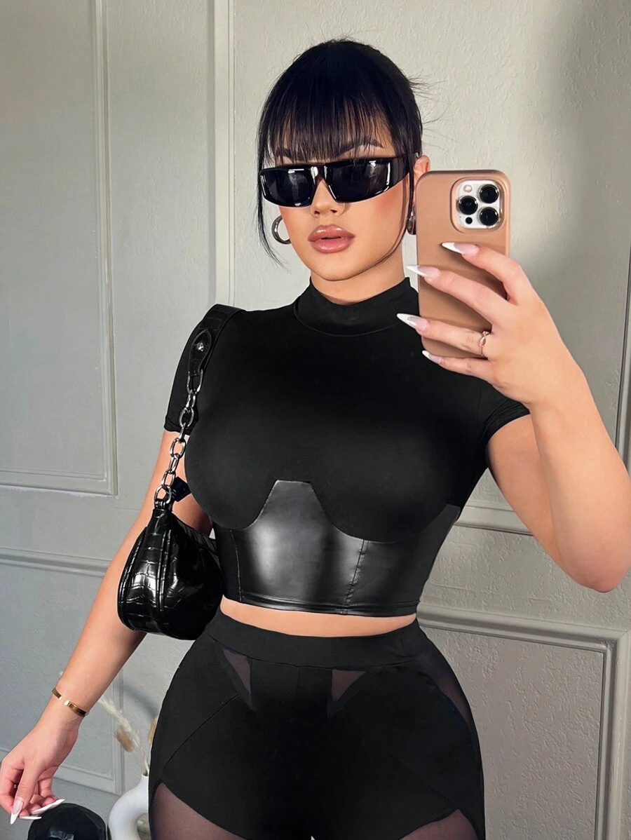 SHEIN SXY 時尚短袖T卹，配有PU拼接細節，高領設計和假腰帶 - 黑色 - 查看 1