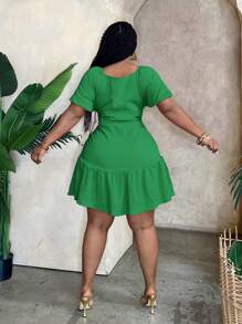 Slaydiva Vestido elegante de verano en color fucsia y talla grande con cinturón en la cintura, pliegues y ajuste delgado - Verde - Ver 2