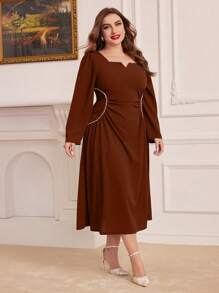 Modelyn Plus Size Đơn giản và thanh lịch Đầm cổ đính ngọc trai giả trang trí có viền eo - màu nâu - Xem 1