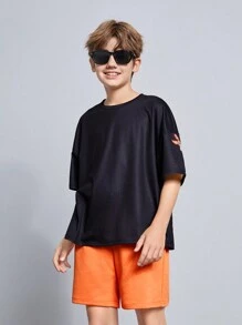 Conjunto de dos piezas para niño preadolescente con camiseta de manga corta y shorts con gráficos de letras grandes