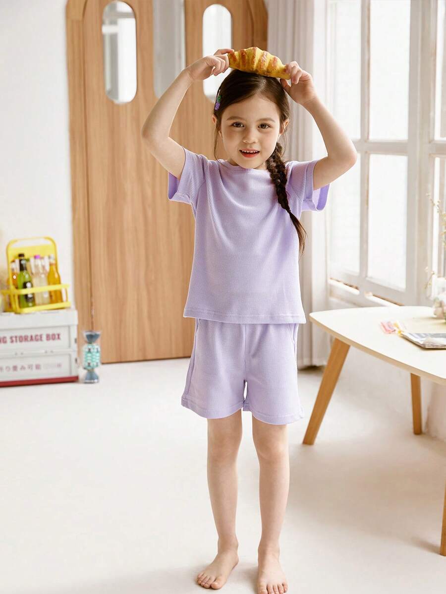 SHEIN Conjunto de camiseta con cuello redondo y manga corta + shorts púrpuras de rejilla de miel para niñas jóvenes con estilo minimalista, ropa cómoda y holgada para estar en casa
