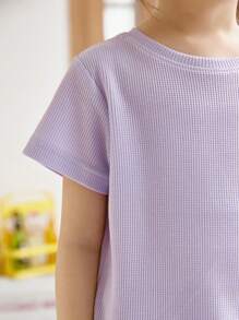 SHEIN Conjunto de camiseta con cuello redondo y manga corta + shorts púrpuras de rejilla de miel para niñas jóvenes con estilo minimalista, ropa cómoda y holgada para estar en casa