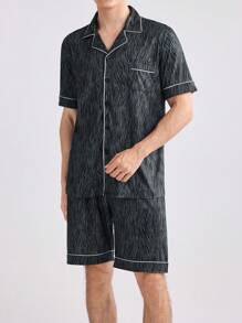 Conjunto de ropa de hogar para hombre con camiseta estampada completa con ribete de contraste y pantalon corto