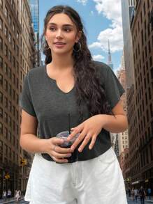 SHEIN EZwear NỮ Kích thước lớn Tối Xám Khía Cổ v Mùa hè giản dị Quần skinny Ngắn tay Màu thuần Áo thun - Màu xám đen - Xem 3