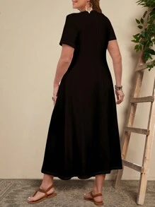 EMERY ROSE 夏季 V 领短袖印花抽象脸长款大码连衣裙，休闲修身 - 黑色 - 查看 2