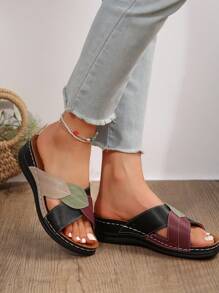 Sandały, najnowsze modne sandały damskie z wzorem liścia, sandały na grubym obcasie z zakrytą cholewką, sandały na grubym obcasie z krzyżującymi się paskami, wsuwane sandały codzienne, wzmocnione szwy, sandały na grubym obcasie na wakacje, letnie podróże, wakacje, swobodne, plażowe, wodoodporne, wytrzymałe, wygodne kapcie