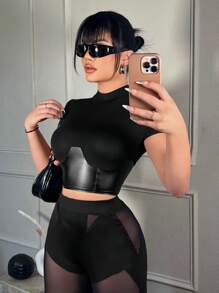 SHEIN SXY 時尚短袖T卹，配有PU拼接細節，高領設計和假腰帶 - 黑色 - 查看 3