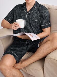 Conjunto de ropa de hogar para hombre con camiseta estampada completa con ribete de contraste y pantalon corto