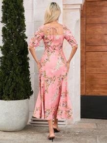 Aveloria Random Printed Square Neck Mid-Sleeve Dress