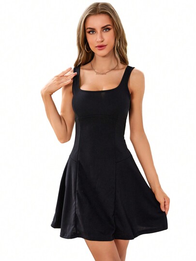 Abito a pieghe monocolore collo quadrato mini