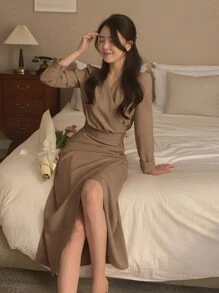 DAZY Váy chữ A thắt eo cổ chữ V trang trí nút thanh lịch cho mùa xuân/thu - Cà phê - Xem 4