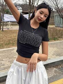 女士圓領短袖T卹，印有標語圖案和撞色邊條 - 黑色 - 查看 1