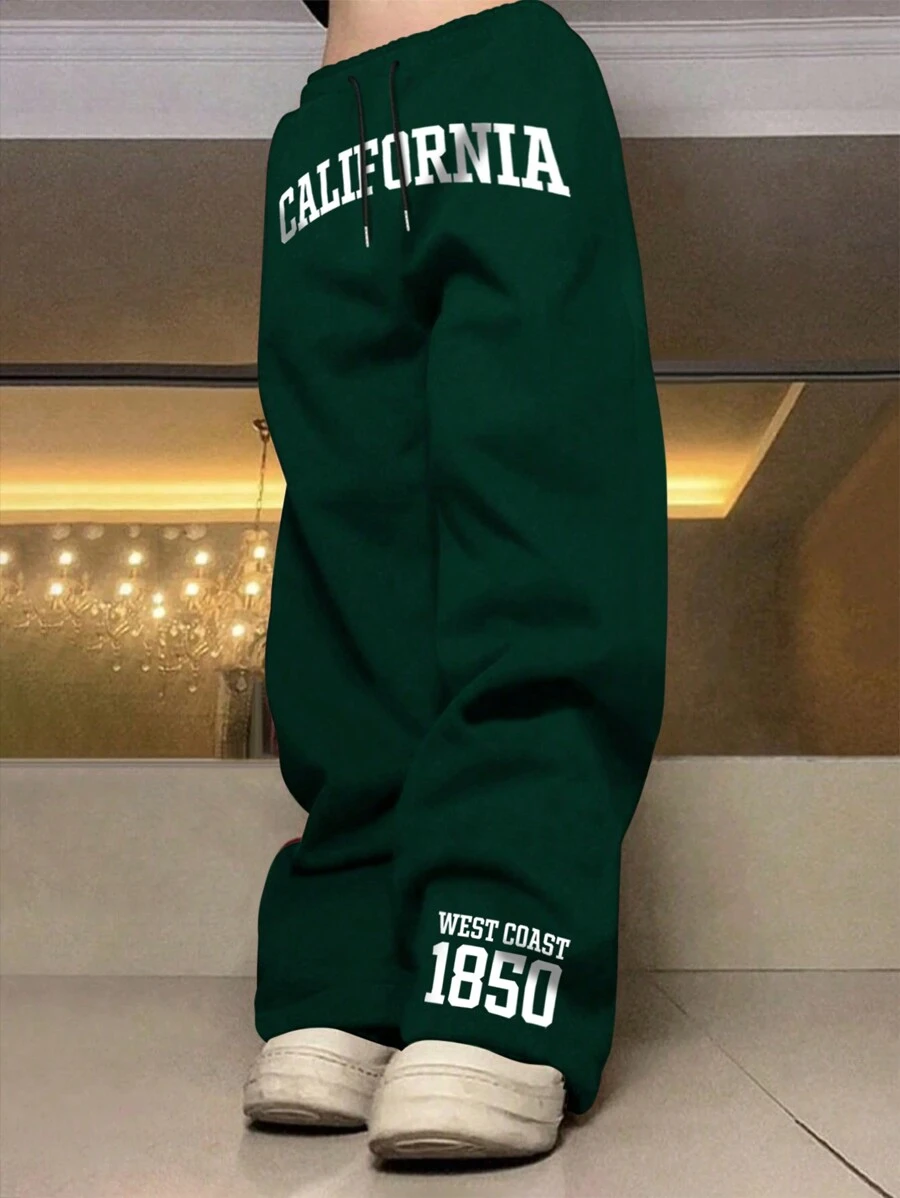 Manfinity Roghcode Men Loose Slogan Graphic Drawstring Waist Long Sweatpants, Vacation Baggy Sweatpants, For Husband, Boyfriend Gifts, Green Sweatpants Men, Men Sweatpants, West Coast Sweatpants