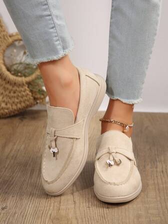 2025年秋季女士舒适一脚蹬平底时尚乐福鞋