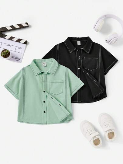SHEIN 2入組男童休閒運動街頭風白色裝飾線翻領短袖黑色襯衫和綠色襯衫。翻領設計適合春夏季節的日常穿著、上學、運動。