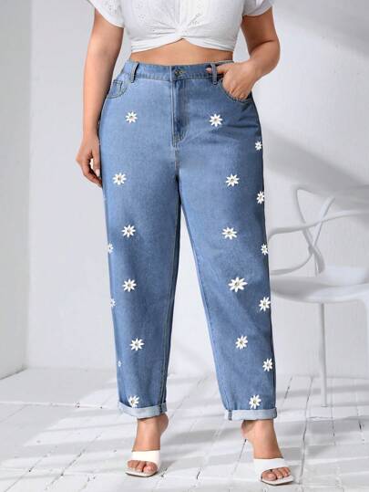 SHEIN Essnce Plus Size Fashionable Cone Denim Jeans With Water Washing, Floral Embroidery And Slanted Pockets
