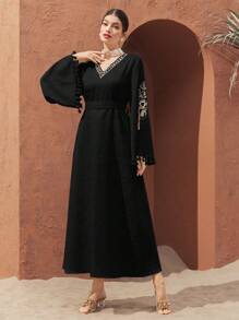 Al Najma Vestido largo modesto de manga larga con cuello en V, decorado con bordados, elegante estilo árabe tradicional, kaftan - Negro - Ver 6