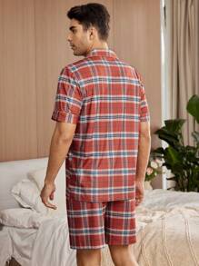 Conjunto de ropa casual de verano para hombres con camisa de manga corta de cuadros y pantalones cortos con cierre de boton único - Rojo - Ver 2
