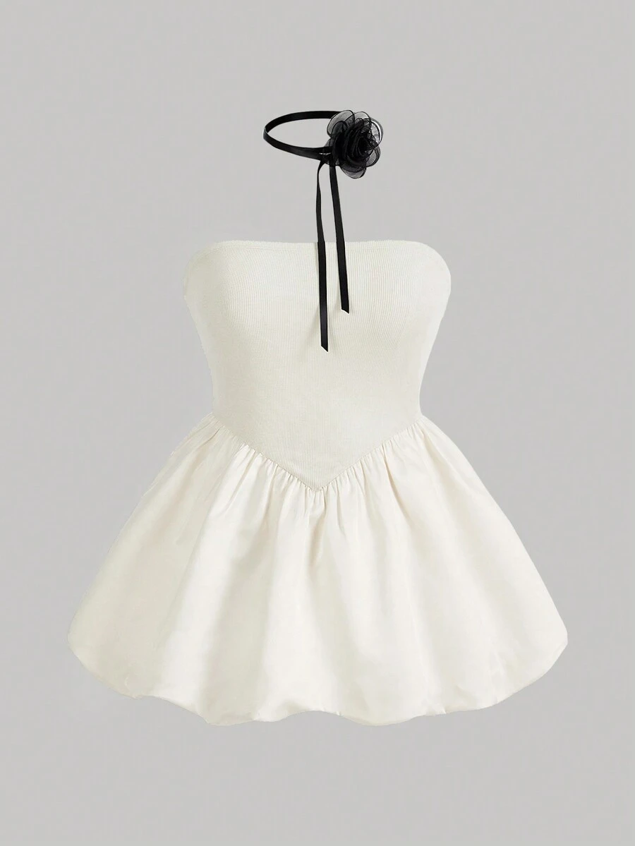 SHEIN MOD 大码女式卡其色 3D 花朵点缀时尚褶饰荷叶边下摆抹胸上衣 - 杏色 - 查看 1