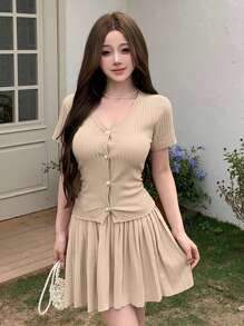 DAZY 女性夏季純色短袖釦前開衫和褶皺針織裙套裝 - 杏色 - 查看 1