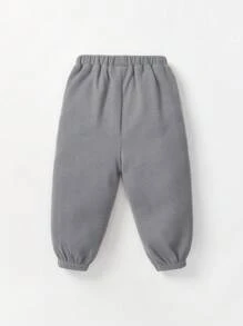 Cozy Pixies Baby Boy Letter Graphic Patched Pocket Tee & Sweatpants Matching Set